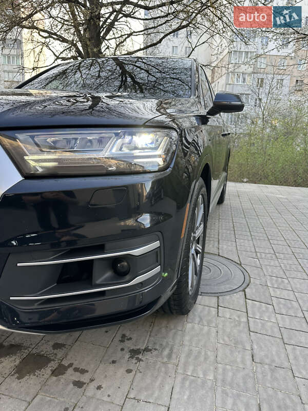 Позашляховик / Кросовер Audi Q7 2017 в Гусятині