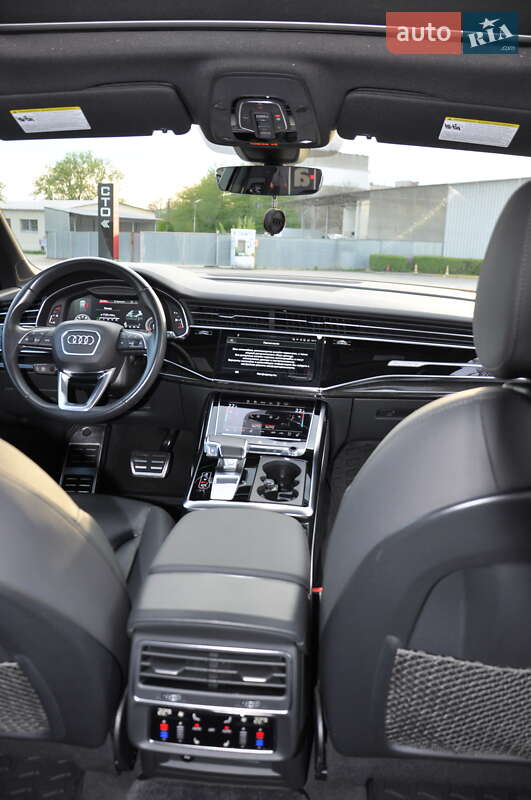 Позашляховик / Кросовер Audi Q7 2020 в Чернівцях