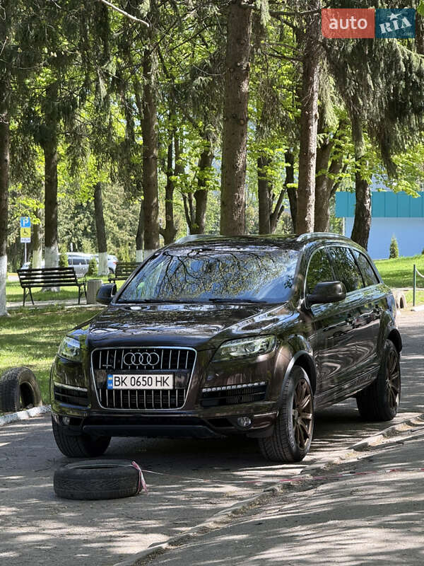Позашляховик / Кросовер Audi Q7 2011 в 