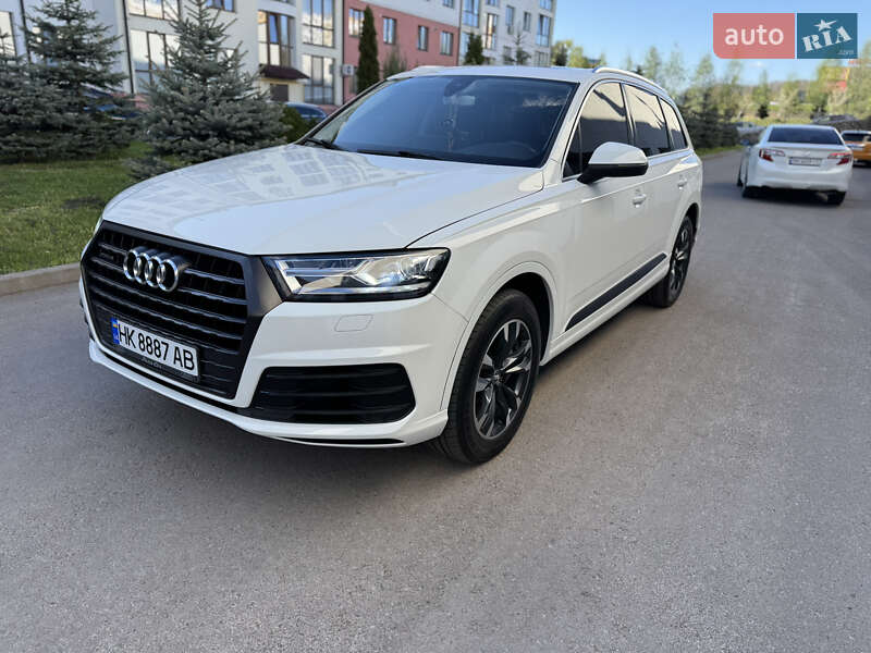 Внедорожник / Кроссовер Audi Q7 2016 в 
