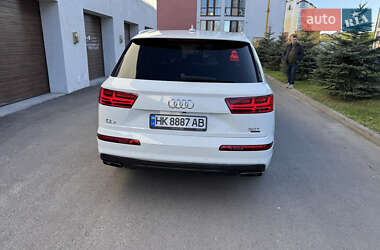 Внедорожник / Кроссовер Audi Q7 2016 в 