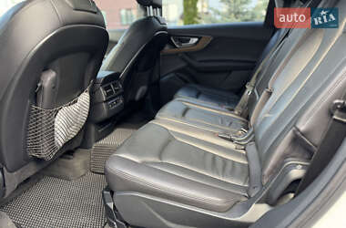 Внедорожник / Кроссовер Audi Q7 2016 в 