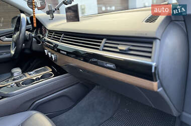 Внедорожник / Кроссовер Audi Q7 2016 в 
