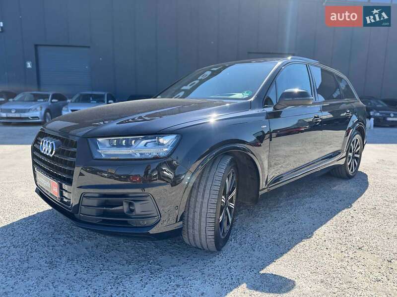 Внедорожник / Кроссовер Audi Q7 2015 в 