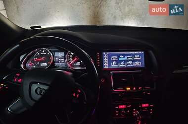 Позашляховик / Кросовер Audi Q7 2013 в 