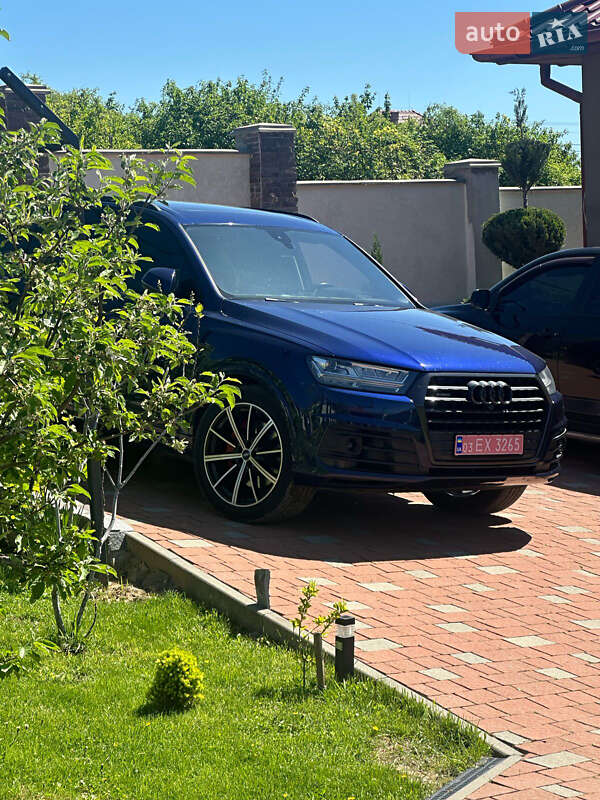 Позашляховик / Кросовер Audi Q7 2019 в 