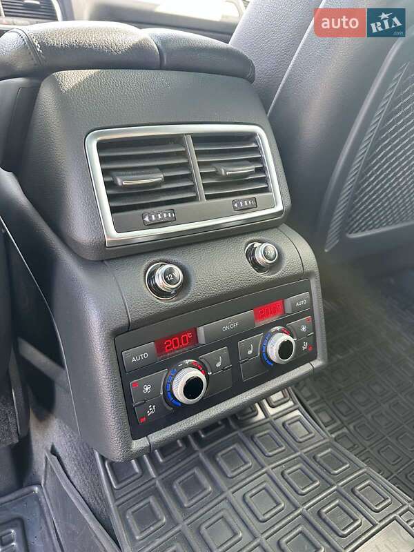 Внедорожник / Кроссовер Audi Q7 2015 в Киеве