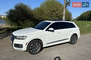 Внедорожник / Кроссовер Audi Q7 2016 в 