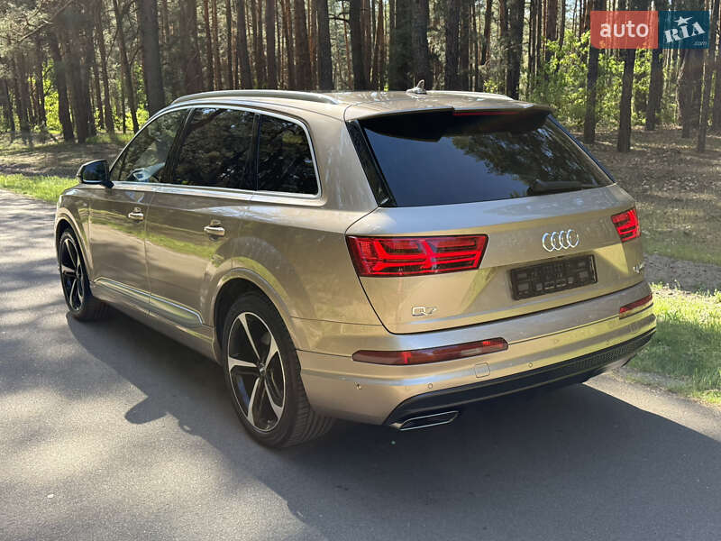 Внедорожник / Кроссовер Audi Q7 2019 в Киеве