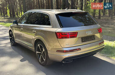 Позашляховик / Кросовер Audi Q7 2019 в 