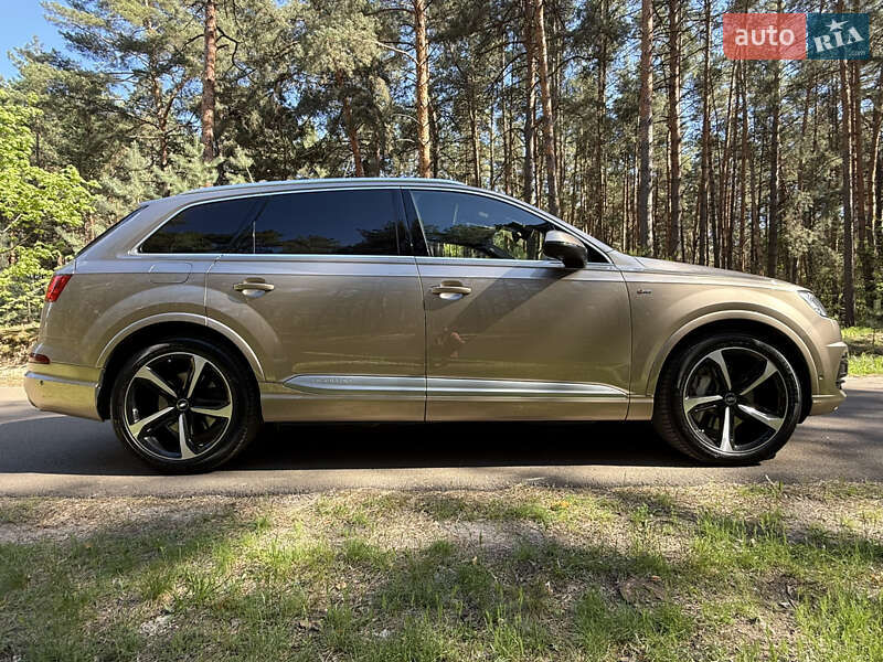 Внедорожник / Кроссовер Audi Q7 2019 в Киеве