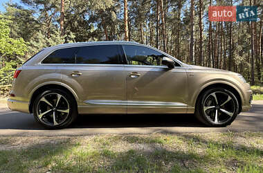 Позашляховик / Кросовер Audi Q7 2019 в 