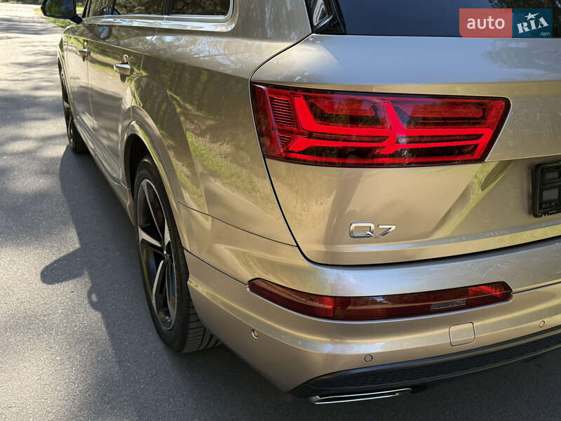 Внедорожник / Кроссовер Audi Q7 2019 в Киеве