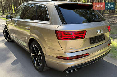 Позашляховик / Кросовер Audi Q7 2019 в 
