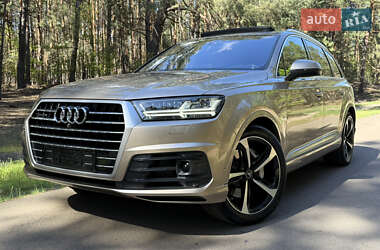 Позашляховик / Кросовер Audi Q7 2019 в 