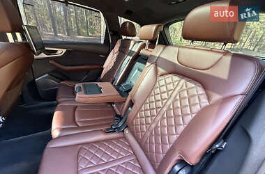 Позашляховик / Кросовер Audi Q7 2019 в 