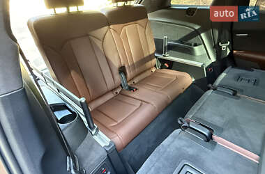 Позашляховик / Кросовер Audi Q7 2019 в 