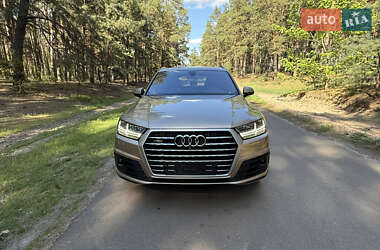 Позашляховик / Кросовер Audi Q7 2019 в 
