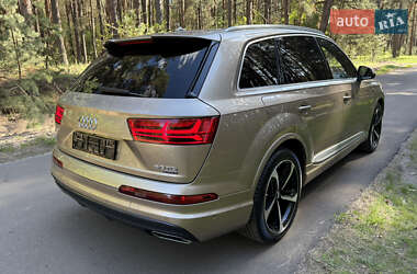 Позашляховик / Кросовер Audi Q7 2019 в 