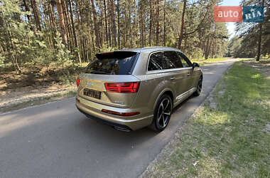Позашляховик / Кросовер Audi Q7 2019 в 