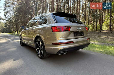 Позашляховик / Кросовер Audi Q7 2019 в 