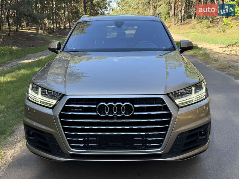 Внедорожник / Кроссовер Audi Q7 2019 в Киеве