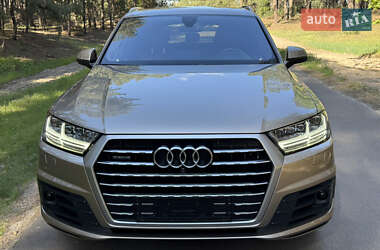 Позашляховик / Кросовер Audi Q7 2019 в 