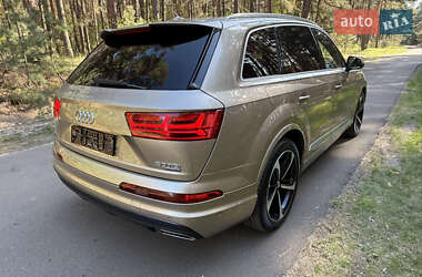 Позашляховик / Кросовер Audi Q7 2019 в 