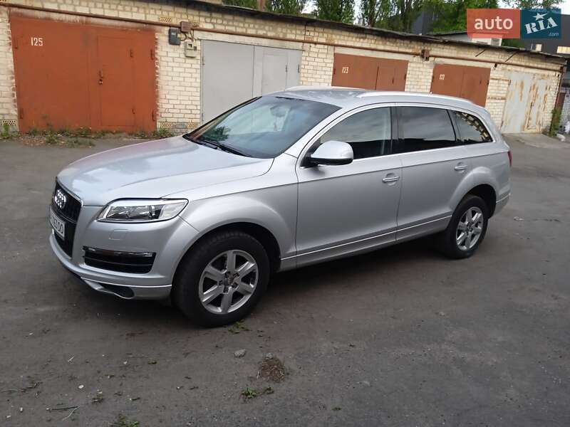 Внедорожник / Кроссовер Audi Q7 2011 в 