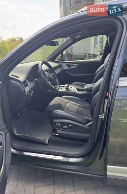 Позашляховик / Кросовер Audi Q7 2017 в 