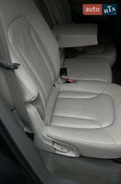 Позашляховик / Кросовер Audi Q7 2010 в 