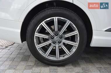 Позашляховик / Кросовер Audi Q7 2018 в 