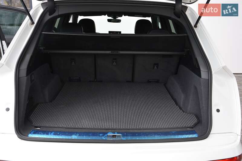 Внедорожник / Кроссовер Audi Q7 2018 в Киеве