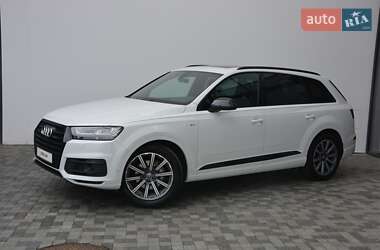 Позашляховик / Кросовер Audi Q7 2018 в 