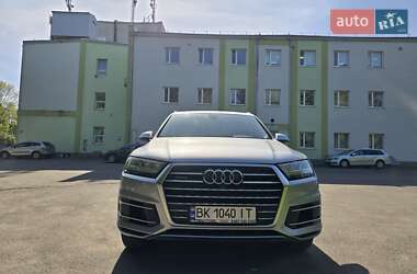 Внедорожник / Кроссовер Audi Q7 2018 в 