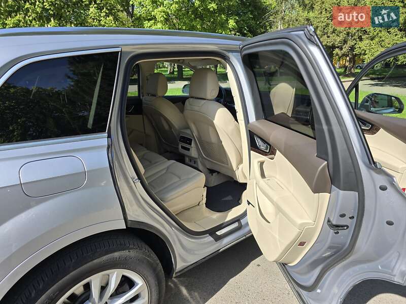 Позашляховик / Кросовер Audi Q7 2018 в Рівному