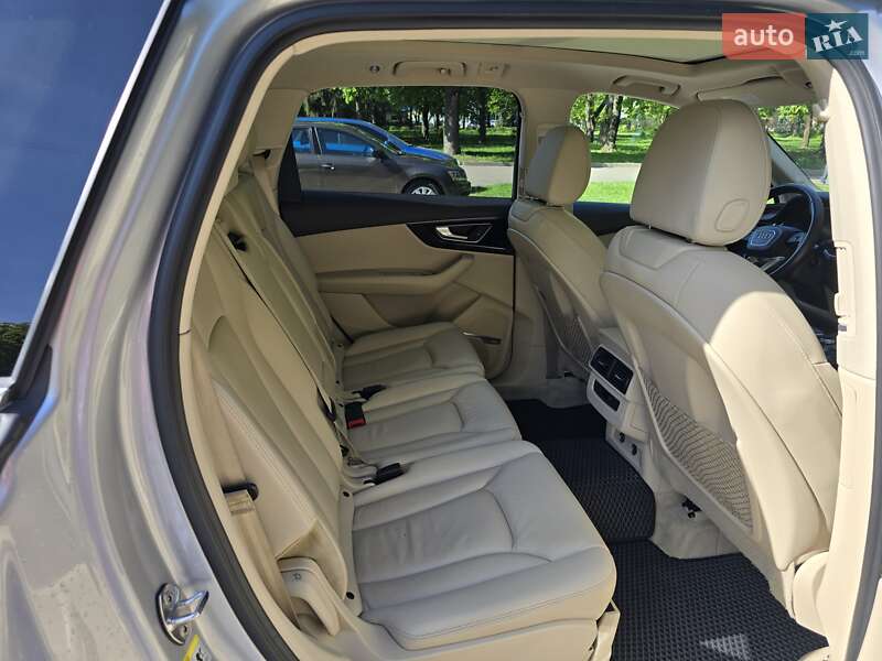 Позашляховик / Кросовер Audi Q7 2018 в Рівному