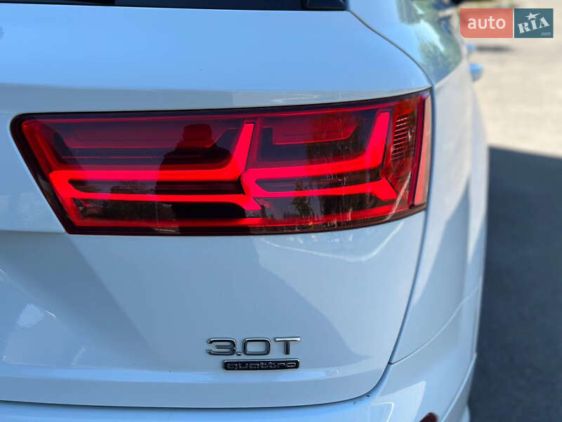 Внедорожник / Кроссовер Audi Q7 2016 в Днепре