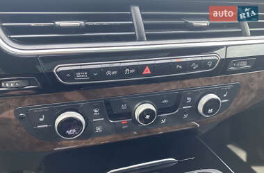 Внедорожник / Кроссовер Audi Q7 2017 в 