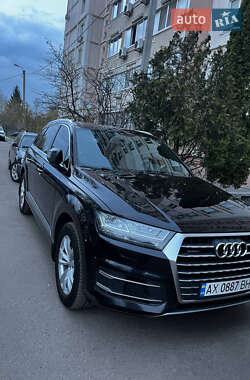 Позашляховик / Кросовер Audi Q7 2016 в 