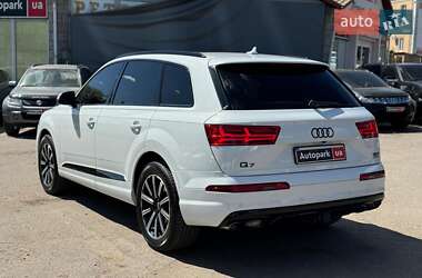 Позашляховик / Кросовер Audi Q7 2017 в 