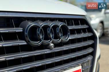 Позашляховик / Кросовер Audi Q7 2017 в 