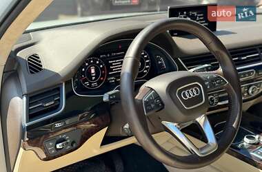 Позашляховик / Кросовер Audi Q7 2017 в 