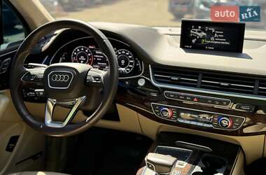 Позашляховик / Кросовер Audi Q7 2017 в 