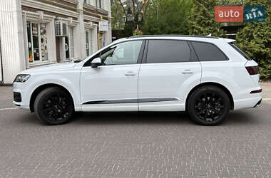 Внедорожник / Кроссовер Audi Q7 2017 в 