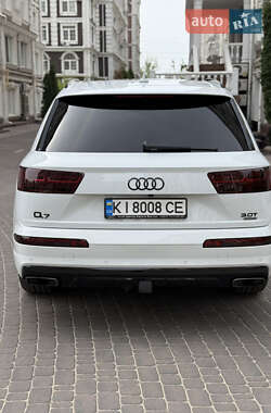 Внедорожник / Кроссовер Audi Q7 2017 в 
