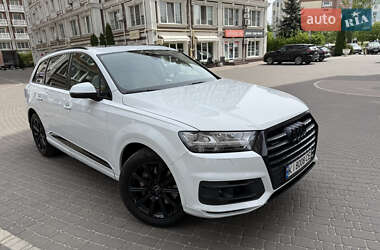Внедорожник / Кроссовер Audi Q7 2017 в 