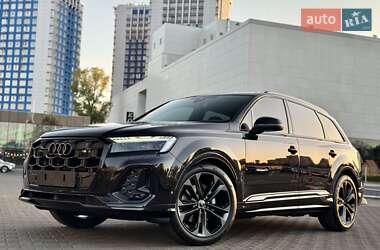 Позашляховик / Кросовер Audi Q7 2024 в 