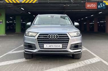Внедорожник / Кроссовер Audi Q7 2016 в 