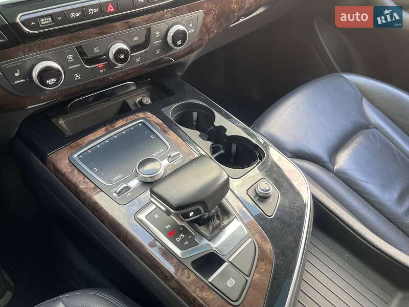 Позашляховик / Кросовер Audi Q7 2016 в Києві